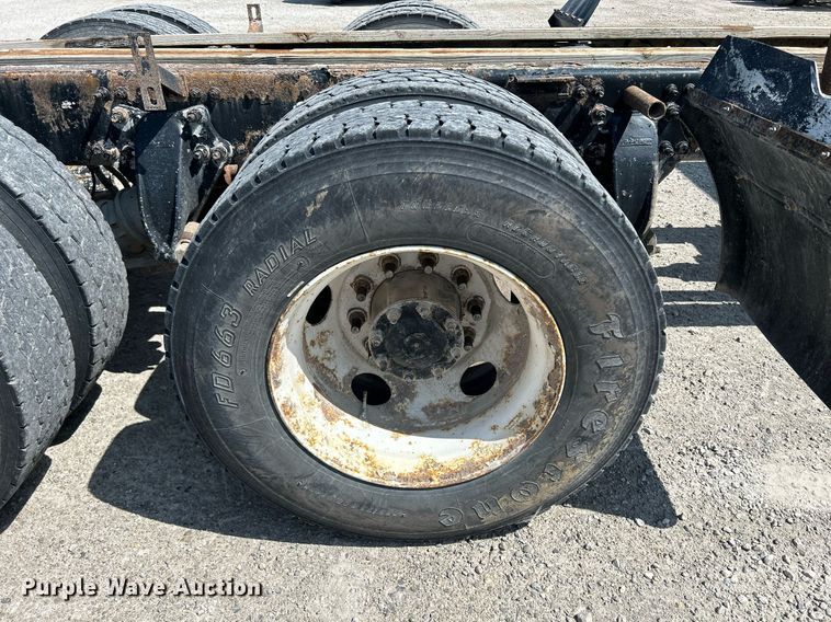 image for item DR4699 2003 Freightliner Century Class  semi truck