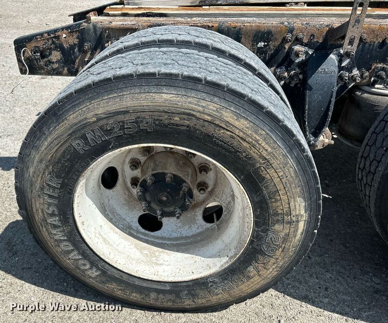 image for item DR4699 2003 Freightliner Century Class  semi truck