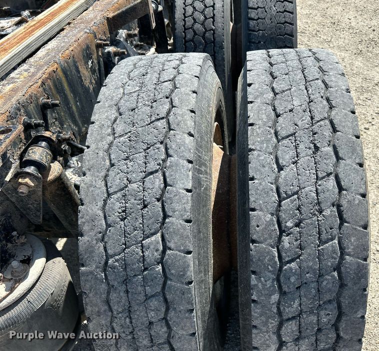 image for item DR4699 2003 Freightliner Century Class  semi truck