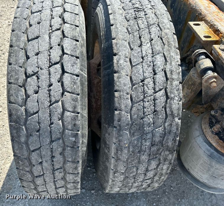 image for item DR4699 2003 Freightliner Century Class  semi truck