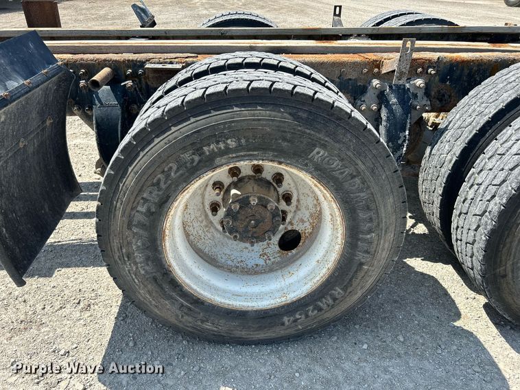 image for item DR4699 2003 Freightliner Century Class  semi truck