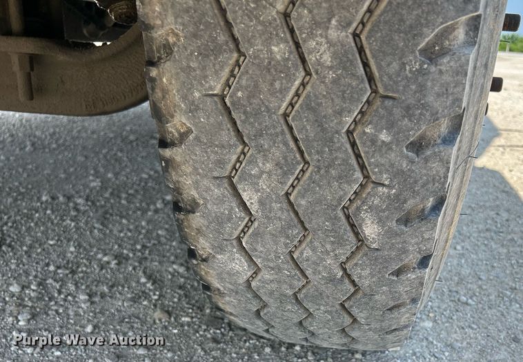 image for item DR4699 2003 Freightliner Century Class  semi truck