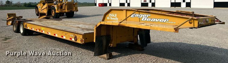 image for item DR4728 2000 Eager Beaver 25GLB  lowboy equipment trailer