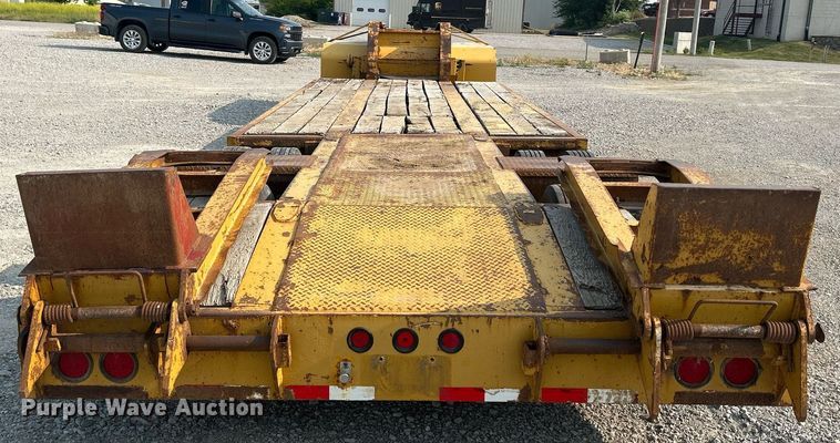 image for item DR4728 2000 Eager Beaver 25GLB  lowboy equipment trailer