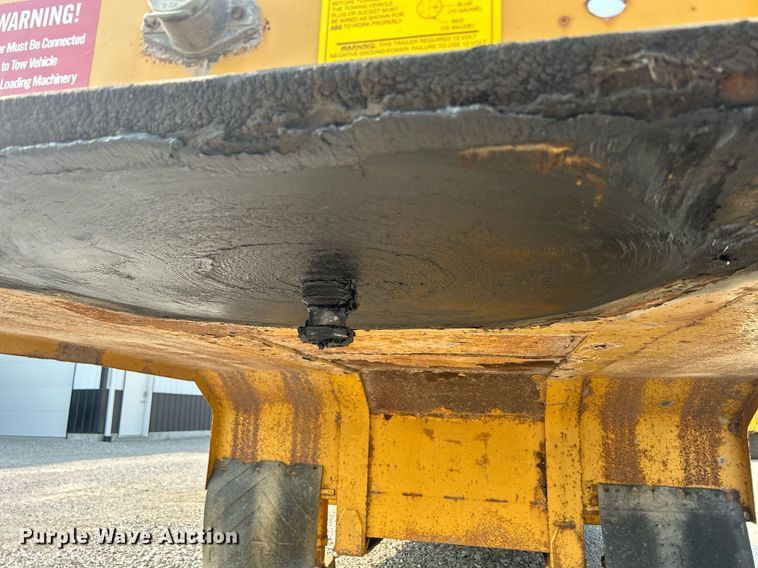 image for item DR4728 2000 Eager Beaver 25GLB  lowboy equipment trailer