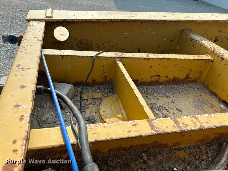 image for item DR4728 2000 Eager Beaver 25GLB  lowboy equipment trailer