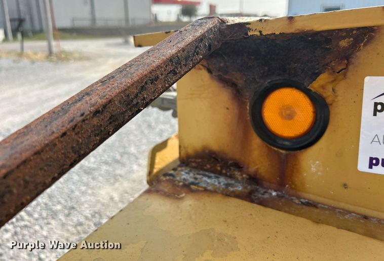 image for item DR4728 2000 Eager Beaver 25GLB  lowboy equipment trailer