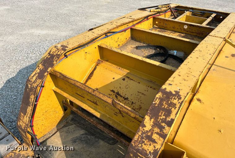 image for item DR4728 2000 Eager Beaver 25GLB  lowboy equipment trailer