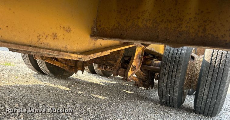 image for item DR4728 2000 Eager Beaver 25GLB  lowboy equipment trailer