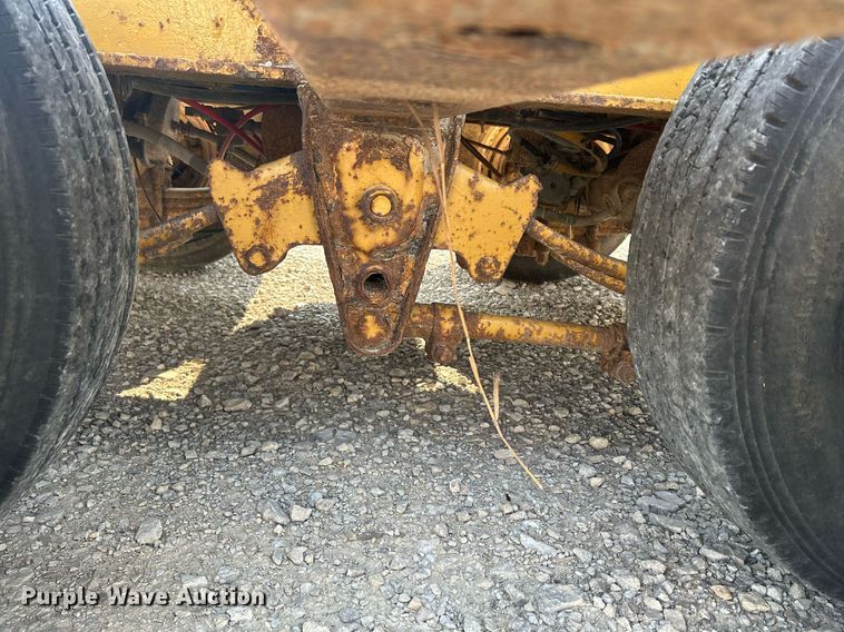 image for item DR4728 2000 Eager Beaver 25GLB  lowboy equipment trailer