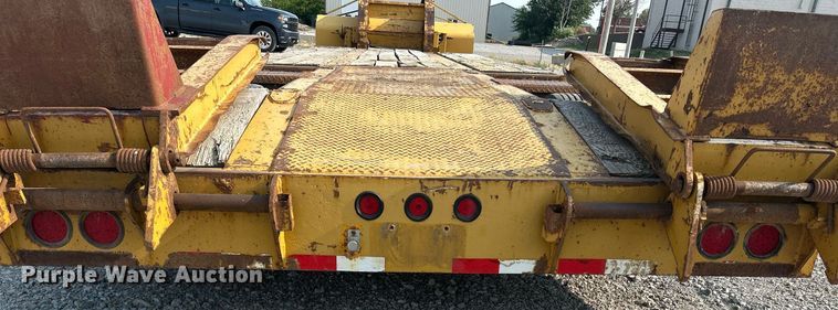 image for item DR4728 2000 Eager Beaver 25GLB  lowboy equipment trailer