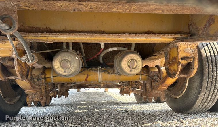 image for item DR4728 2000 Eager Beaver 25GLB  lowboy equipment trailer