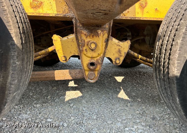 image for item DR4728 2000 Eager Beaver 25GLB  lowboy equipment trailer