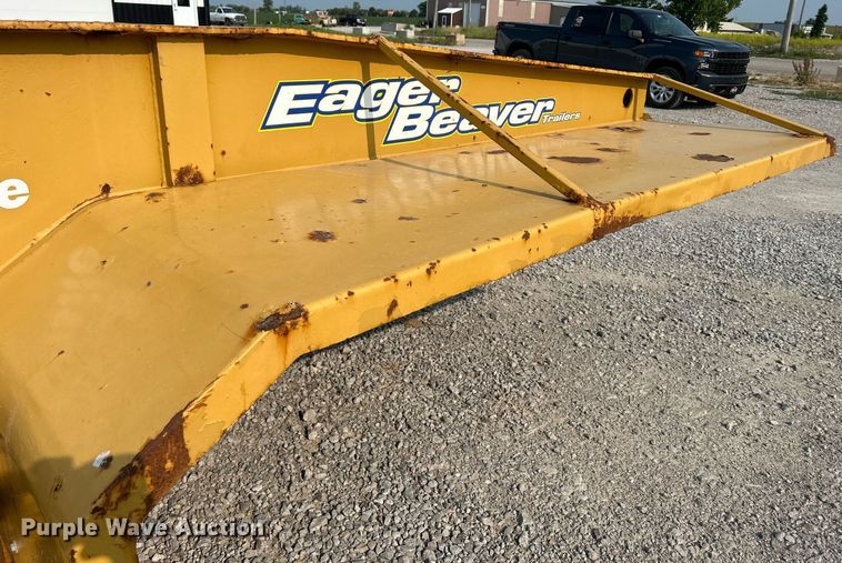 image for item DR4728 2000 Eager Beaver 25GLB  lowboy equipment trailer