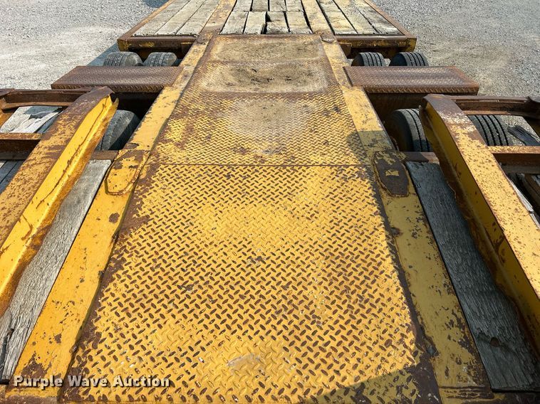 image for item DR4728 2000 Eager Beaver 25GLB  lowboy equipment trailer