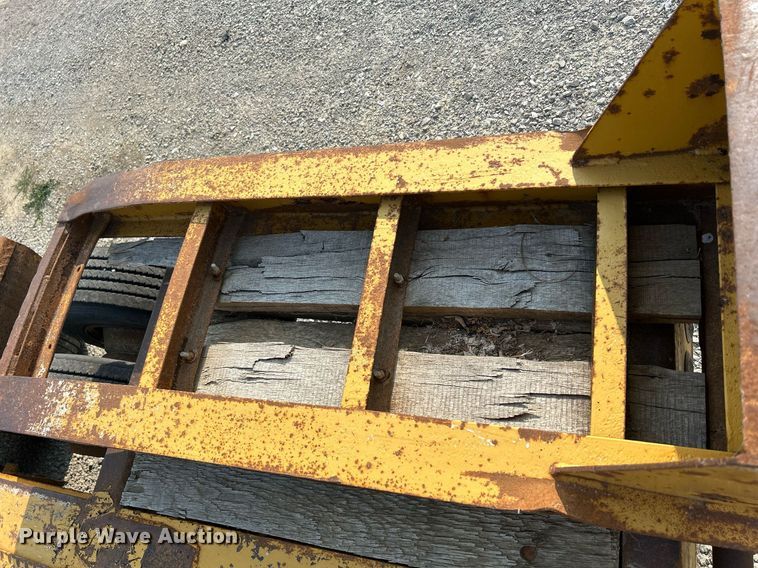 image for item DR4728 2000 Eager Beaver 25GLB  lowboy equipment trailer