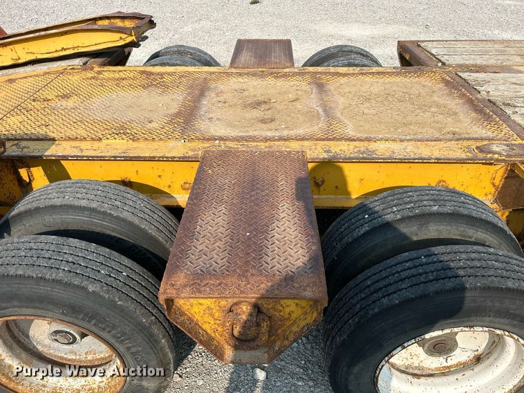 image for item DR4728 2000 Eager Beaver 25GLB  lowboy equipment trailer