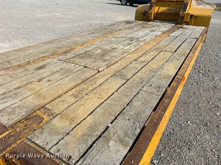 image for item DR4728 2000 Eager Beaver 25GLB  lowboy equipment trailer