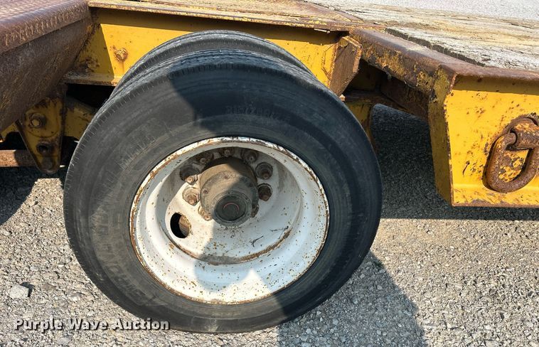 image for item DR4728 2000 Eager Beaver 25GLB  lowboy equipment trailer