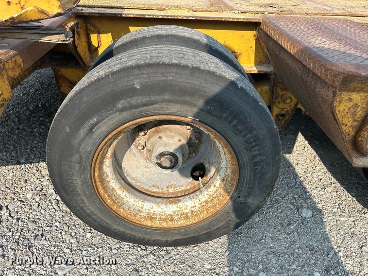 image for item DR4728 2000 Eager Beaver 25GLB  lowboy equipment trailer