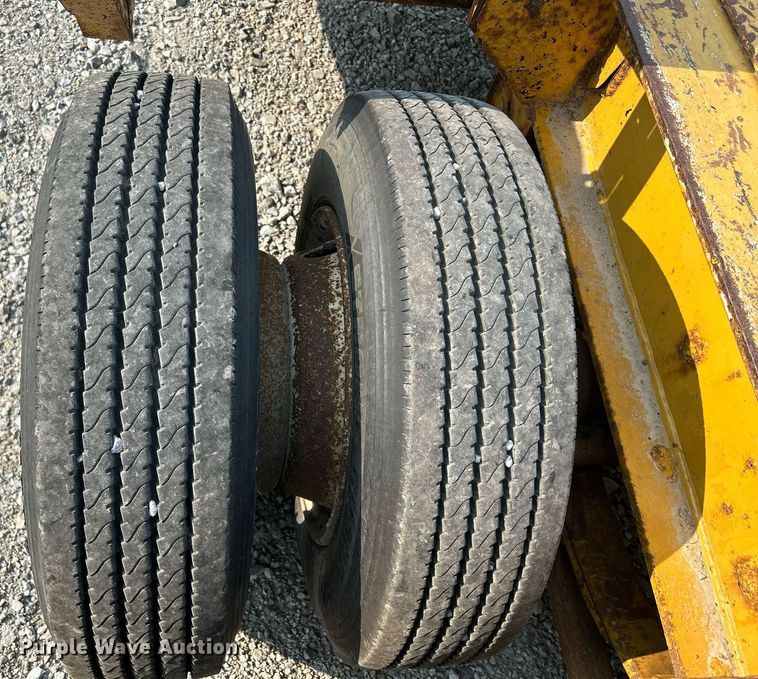 image for item DR4728 2000 Eager Beaver 25GLB  lowboy equipment trailer