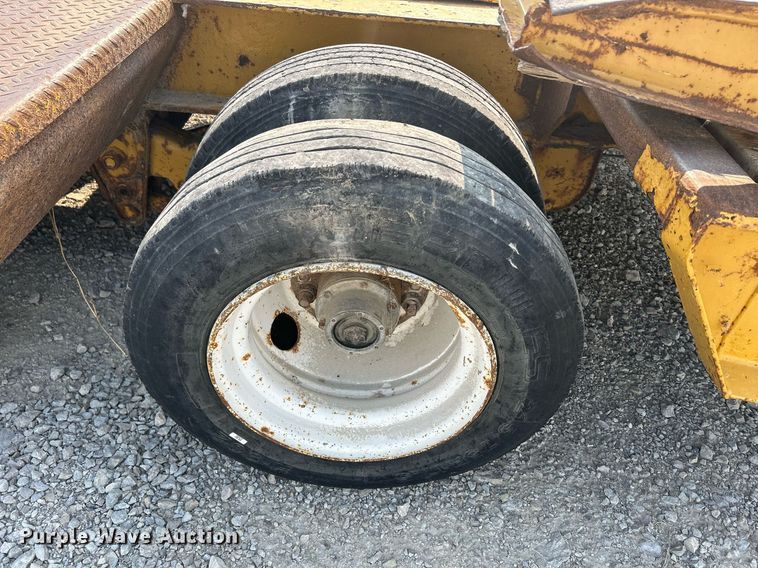 image for item DR4728 2000 Eager Beaver 25GLB  lowboy equipment trailer