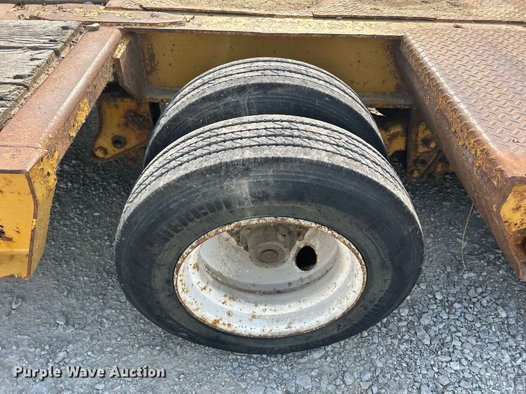 image for item DR4728 2000 Eager Beaver 25GLB  lowboy equipment trailer