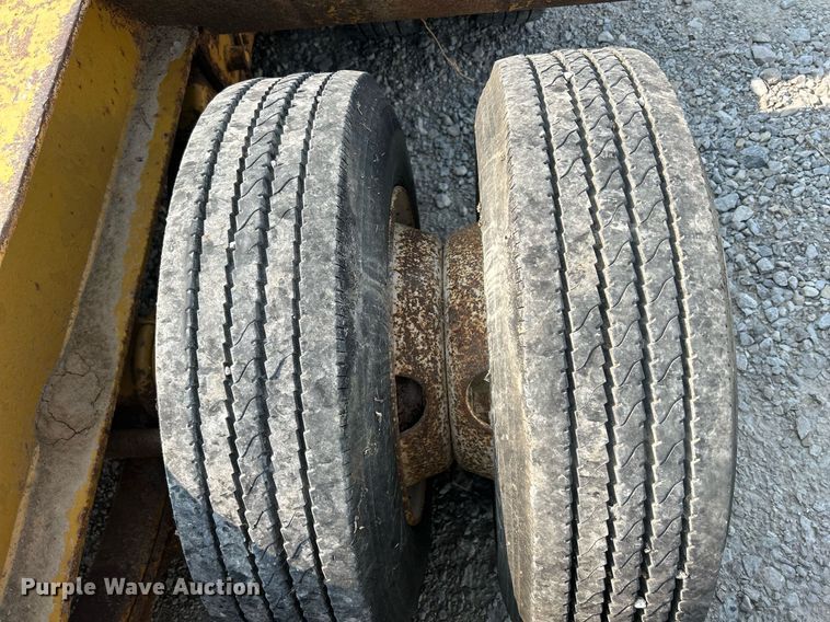 image for item DR4728 2000 Eager Beaver 25GLB  lowboy equipment trailer