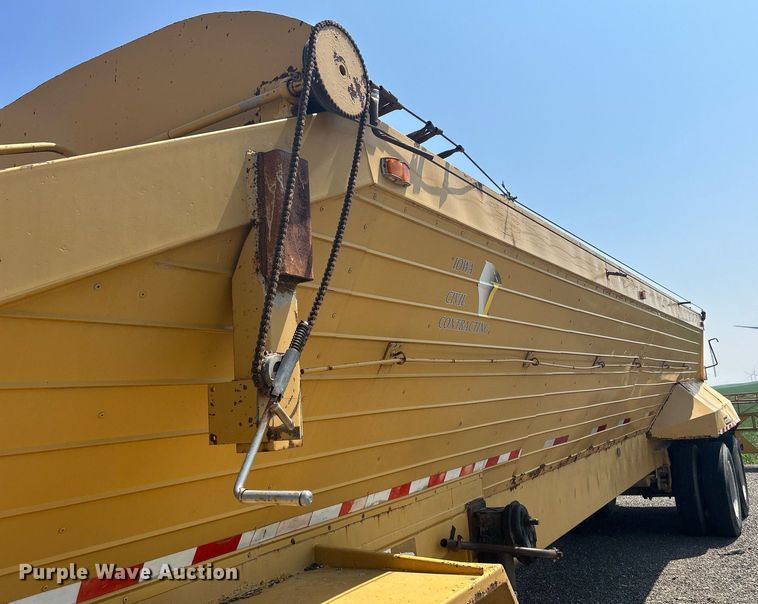 image for item DR4740 1987 Flowboy ST1000  belt trailer