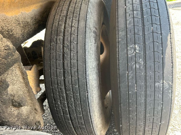 image for item DR4740 1987 Flowboy ST1000  belt trailer