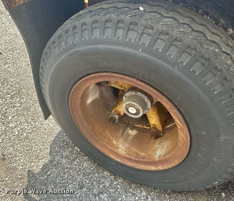 image for item DR4741 1972 American Motors  flatbed trailer