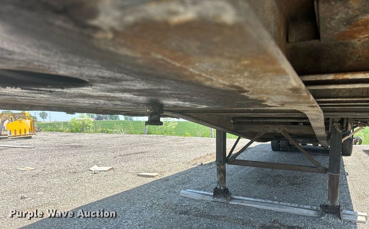 image for item DR4742 1995 NuVan  side curtain trailer