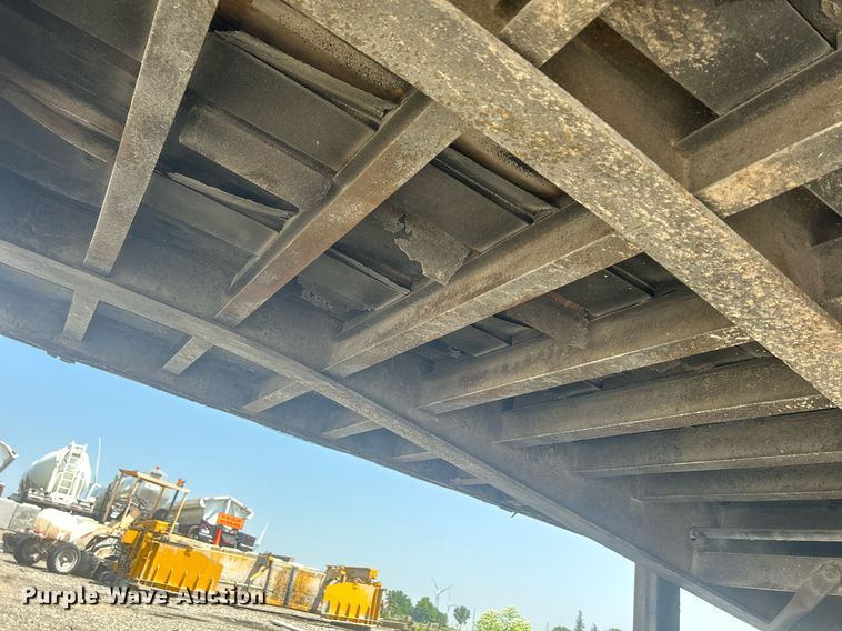 image for item DR4742 1995 NuVan  side curtain trailer