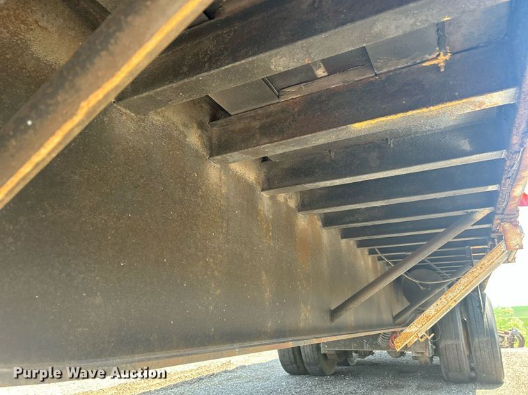 image for item DR4742 1995 NuVan  side curtain trailer