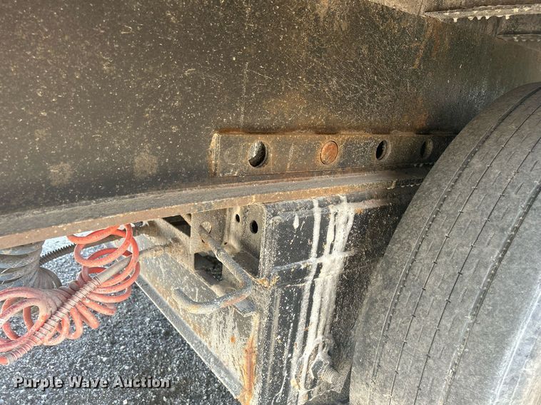 image for item DR4742 1995 NuVan  side curtain trailer