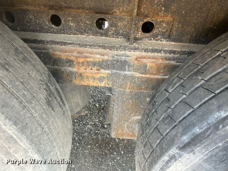 image for item DR4742 1995 NuVan  side curtain trailer