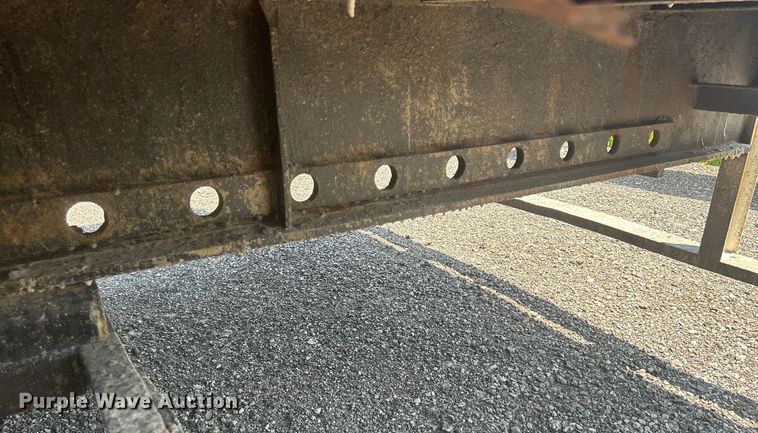 image for item DR4742 1995 NuVan  side curtain trailer