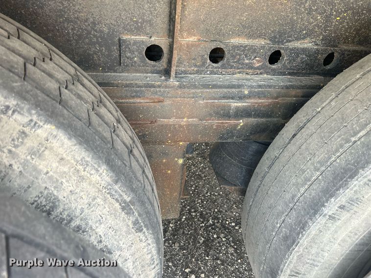 image for item DR4742 1995 NuVan  side curtain trailer