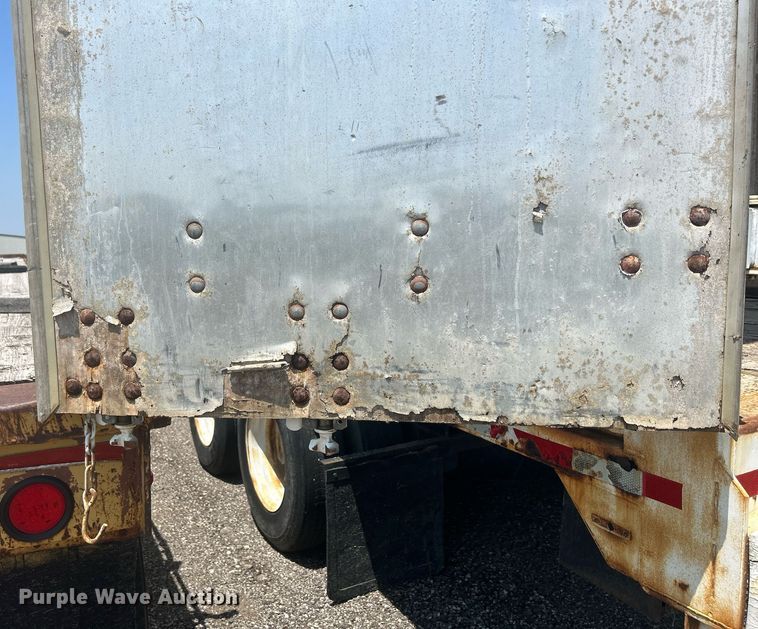 image for item DR4742 1995 NuVan  side curtain trailer