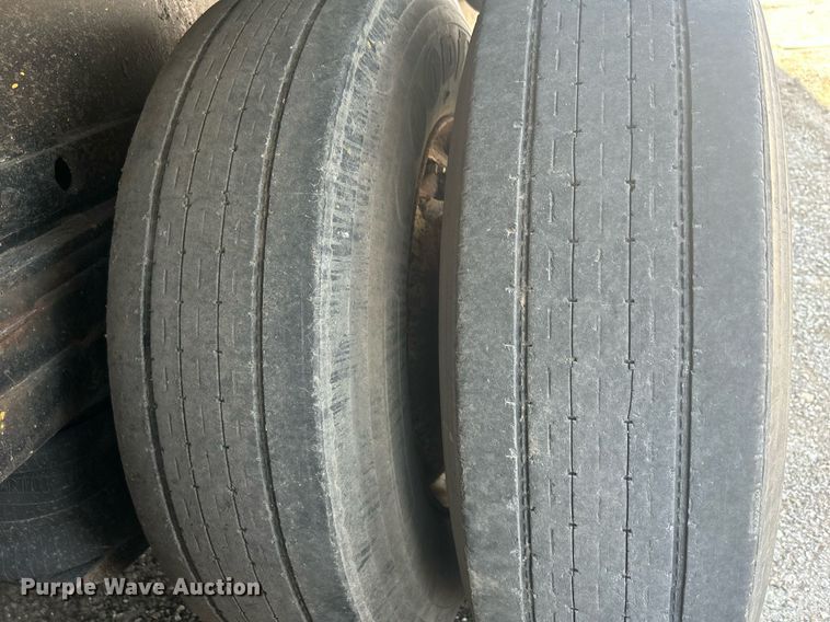 image for item DR4742 1995 NuVan  side curtain trailer