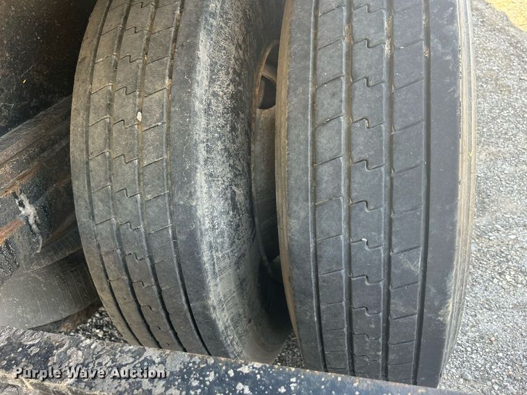 image for item DR4742 1995 NuVan  side curtain trailer