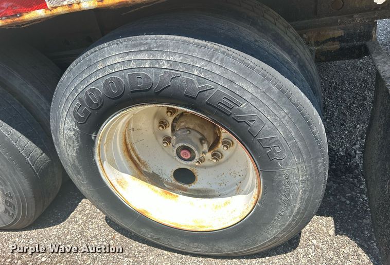 image for item DR4742 1995 NuVan  side curtain trailer