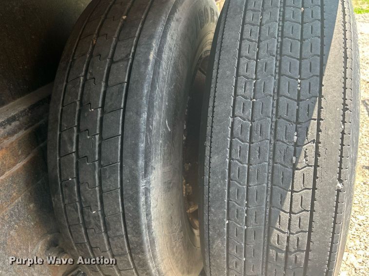 image for item DR4742 1995 NuVan  side curtain trailer