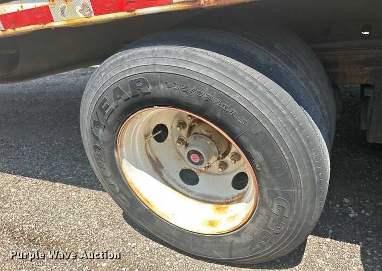 image for item DR4742 1995 NuVan  side curtain trailer