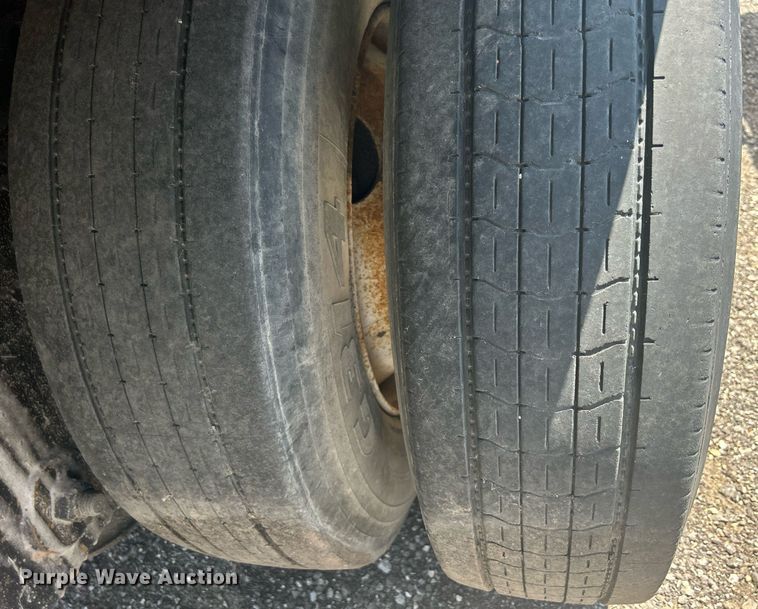 image for item DR4742 1995 NuVan  side curtain trailer