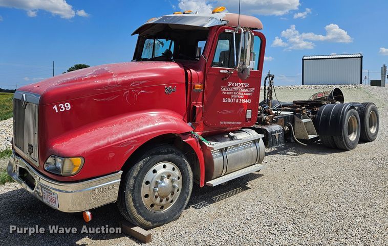 image for item DS6471 1998 International 9400 semi truck