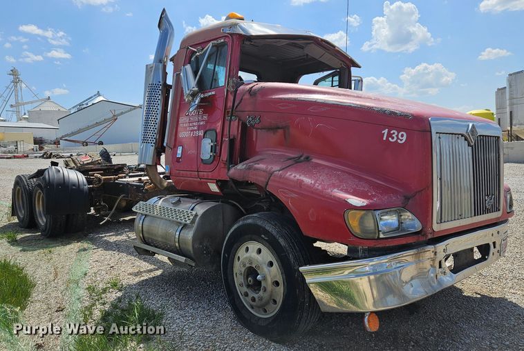 image for item DS6471 1998 International 9400 semi truck