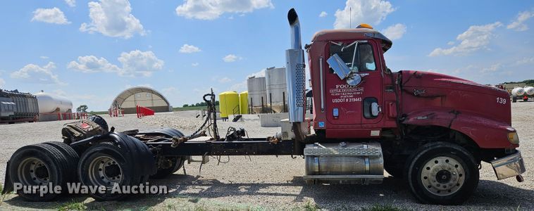 image for item DS6471 1998 International 9400 semi truck