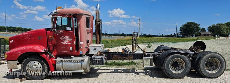 image for item DS6471 1998 International 9400 semi truck