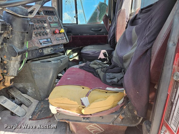 image for item DS6471 1998 International 9400 semi truck